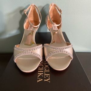Never worn Badgley Mischka Heels
